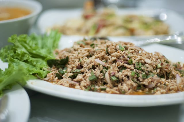 สลัดเนื้อสับลาว