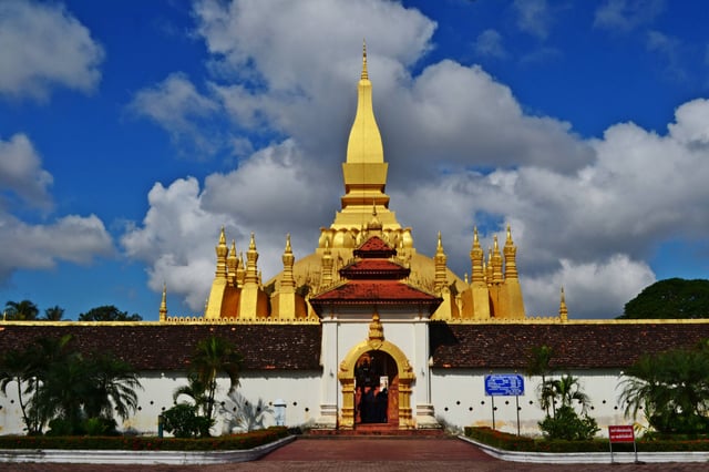 เจดีย์ทองคำในเวียงจันทน์